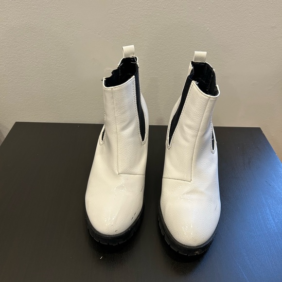White Boots - Picture 3 of 3